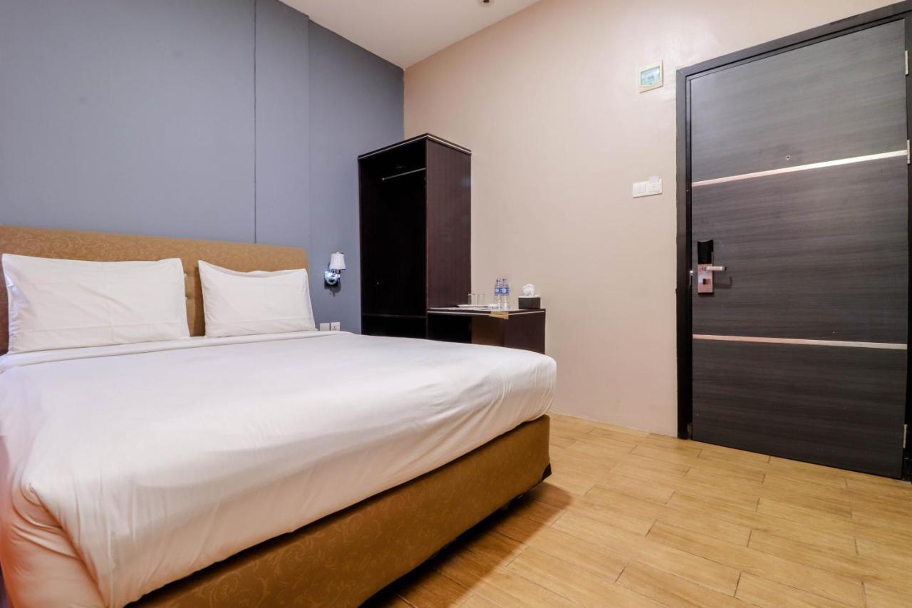 Blitz Hotel Batam Near Sultan Mahmud Ri'Ayat Shah Sekupang Kültér fotó