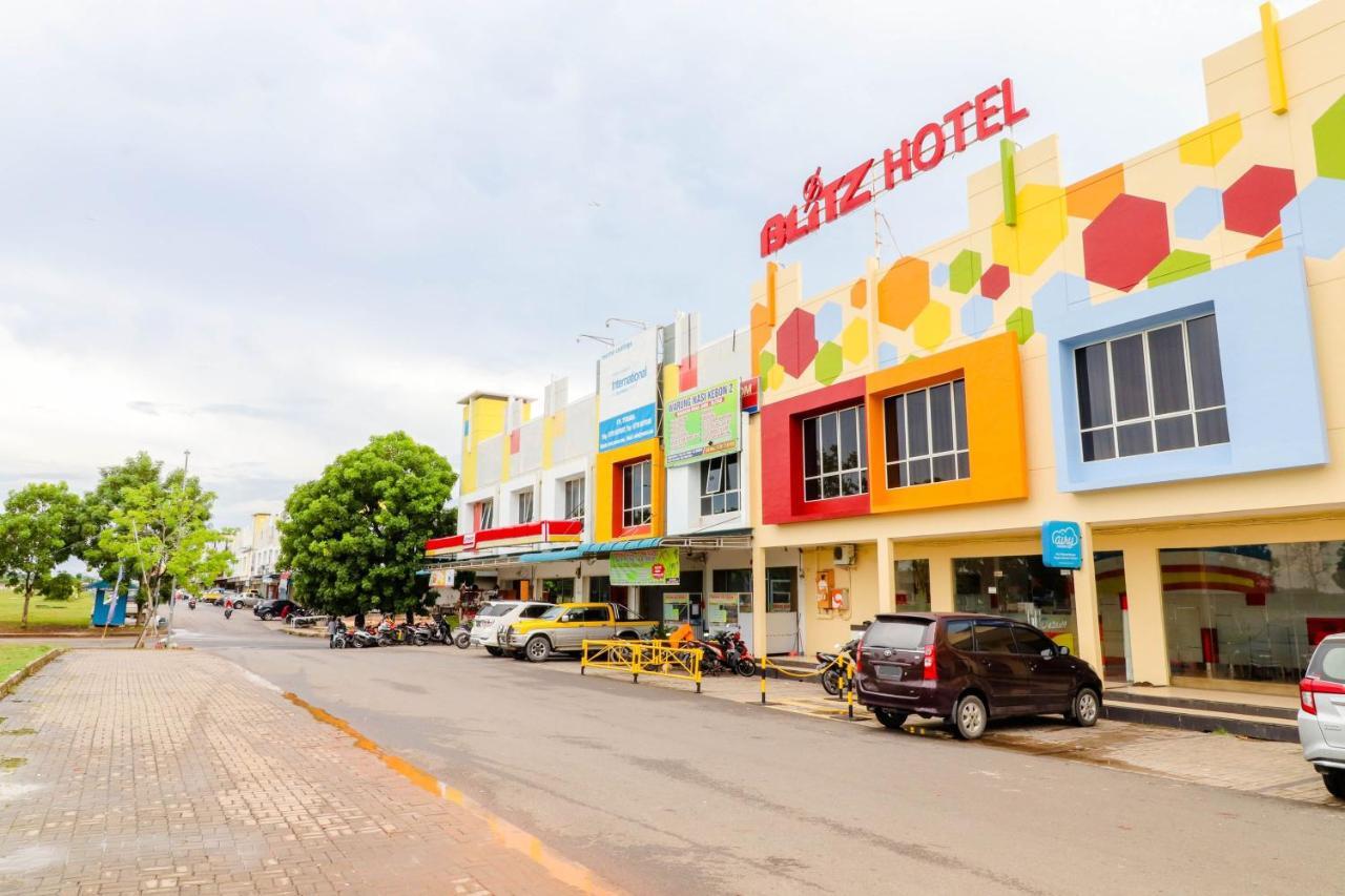Blitz Hotel Batam Near Sultan Mahmud Ri'Ayat Shah Sekupang Kültér fotó