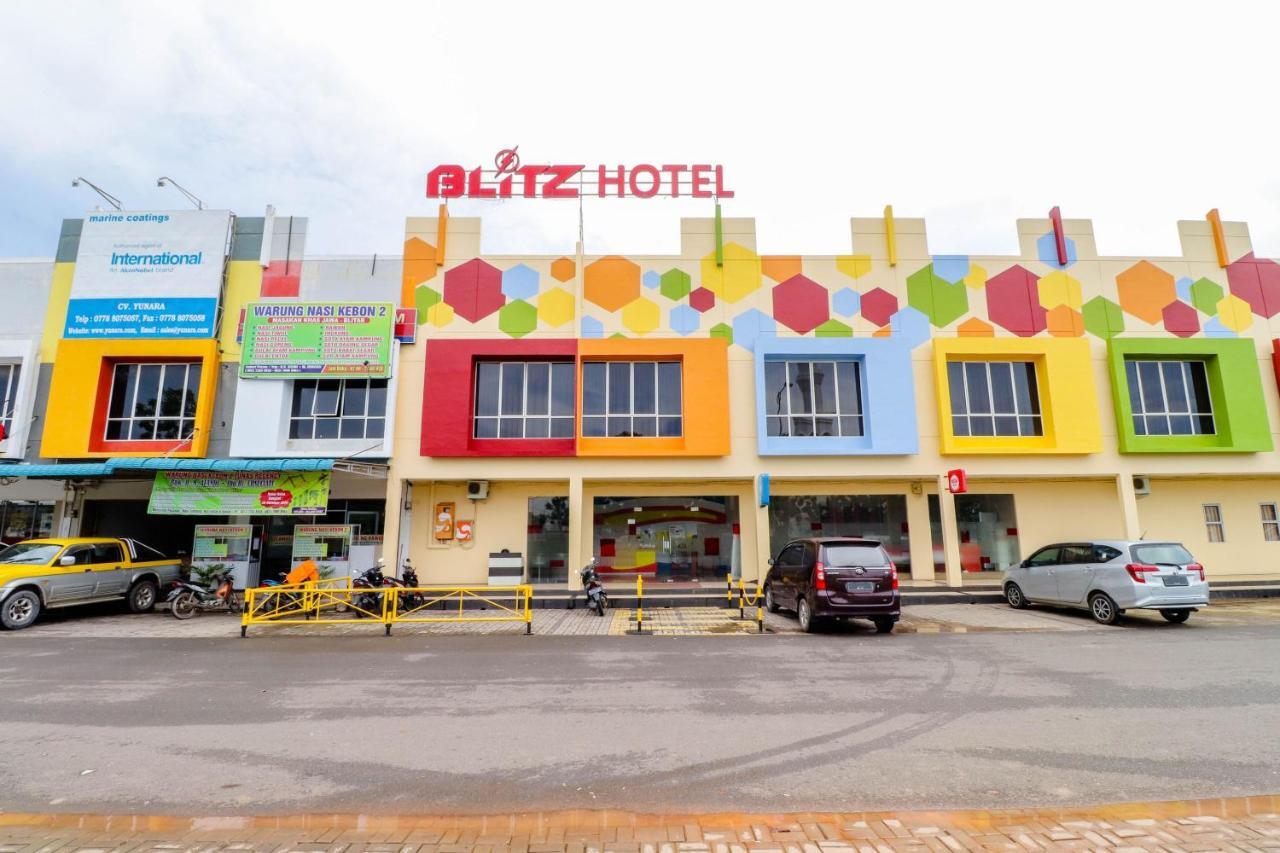 Blitz Hotel Batam Near Sultan Mahmud Ri'Ayat Shah Sekupang Kültér fotó